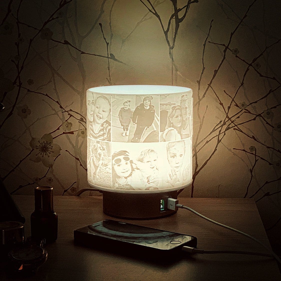 14 Picture Lithophane Shade Touch Lamp with x USB-A Charging